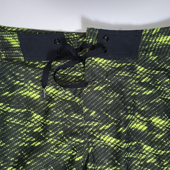 Under Armour Reblek Storm1 Board Swim Shorts Black and Neon Green Men’s Size 36 - Picture 5 of 11